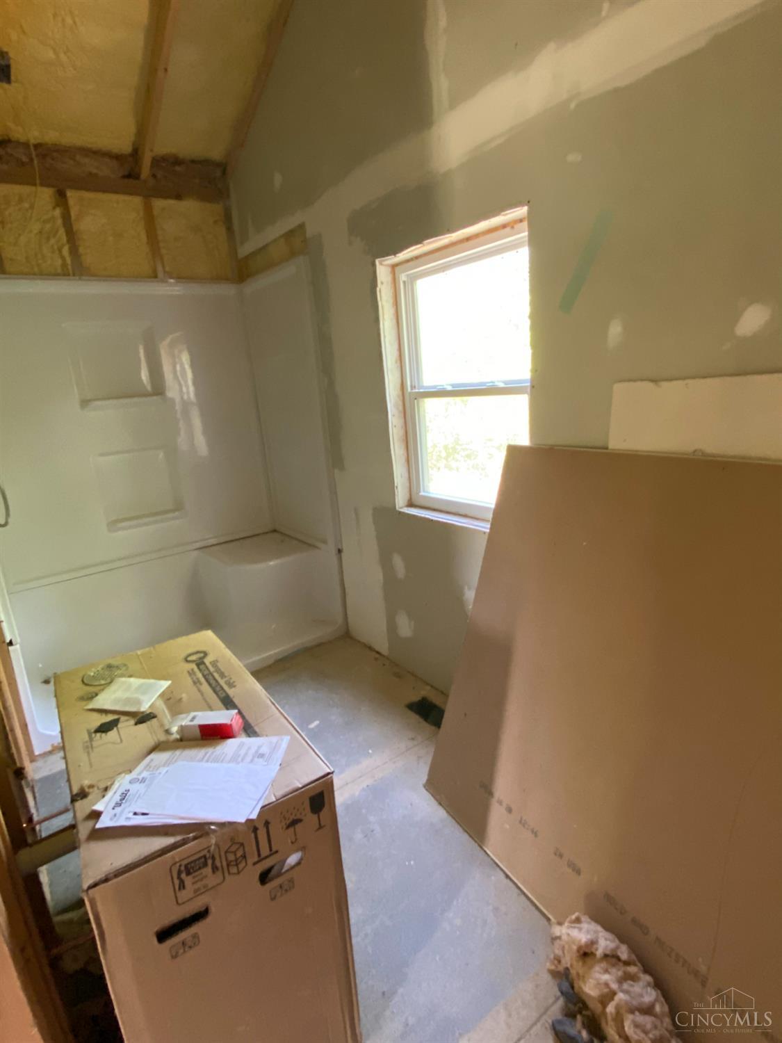 7700 Myers Road Middletown, OH 45042 - Photo 13 of 33 main floor bath