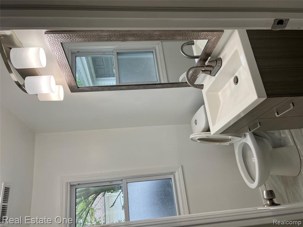 22767 Middlebelt Road Farmington Hills, MI 48336 - Photo 6 of 16