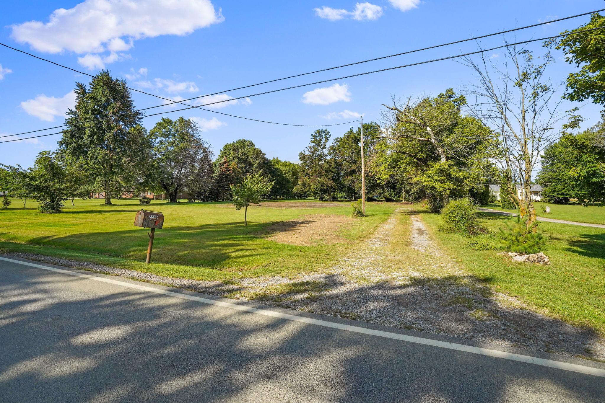 6546 Steitz Road Powell, OH 43065 - Photo 5 of 20 Driveway