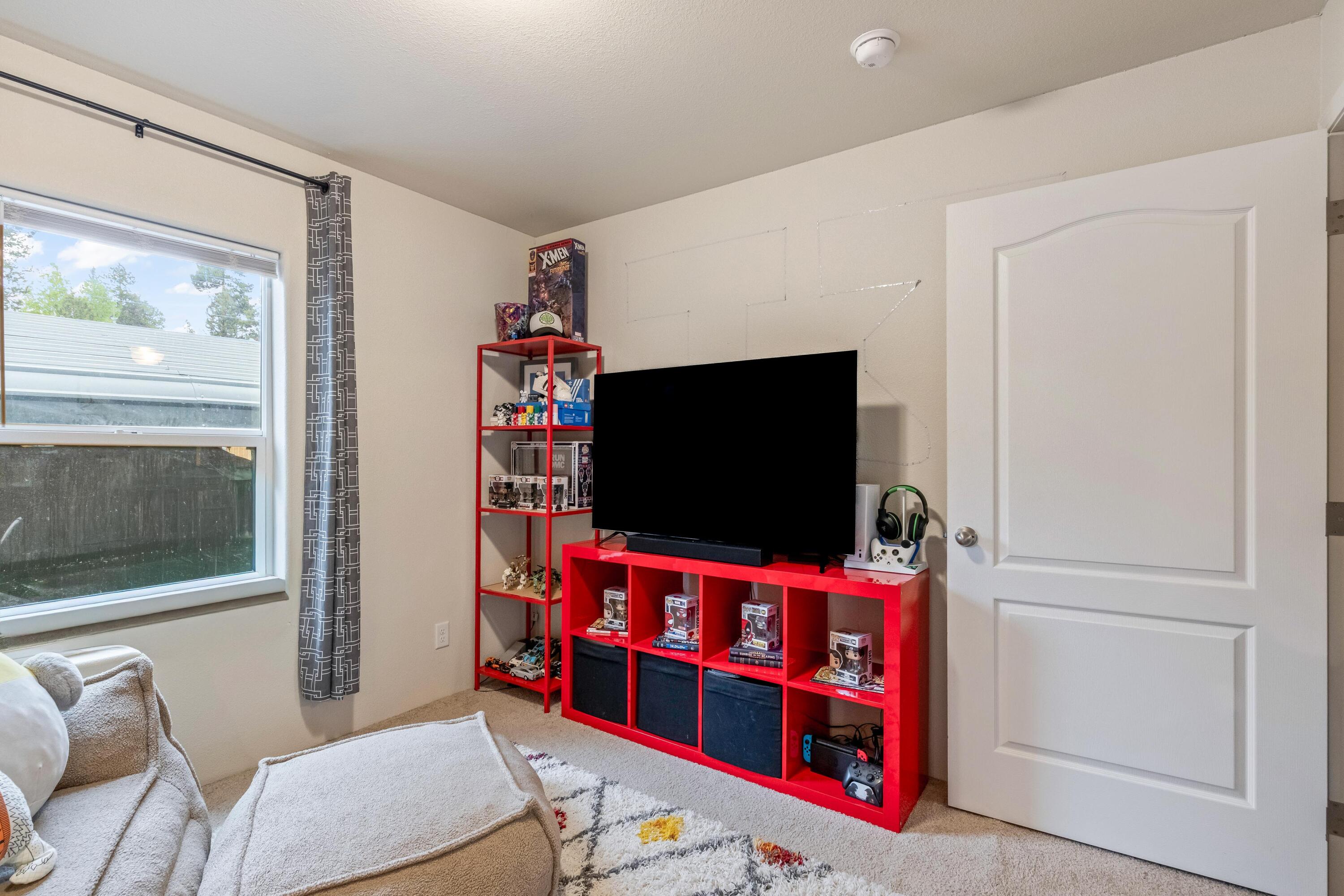 55823 Snow Goose Road Bend, OR 97707 - Photo 20 of 36 a living room with furniture and a flat screen tv