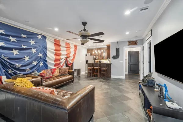 $1,325,000 | 205 West 24th Street, Houston, TX 77008