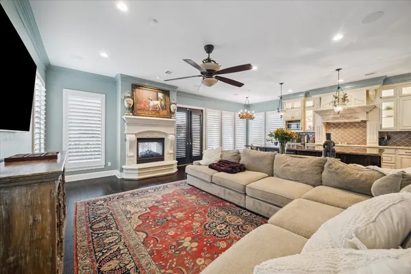 $1,325,000 | 205 West 24th Street, Houston, TX 77008