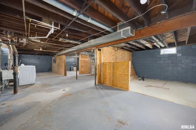 $179,900 | 803 West Meadows Place, Peoria, IL 61604