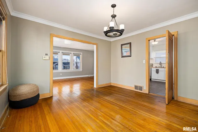 $179,900 | 803 West Meadows Place, Peoria, IL 61604