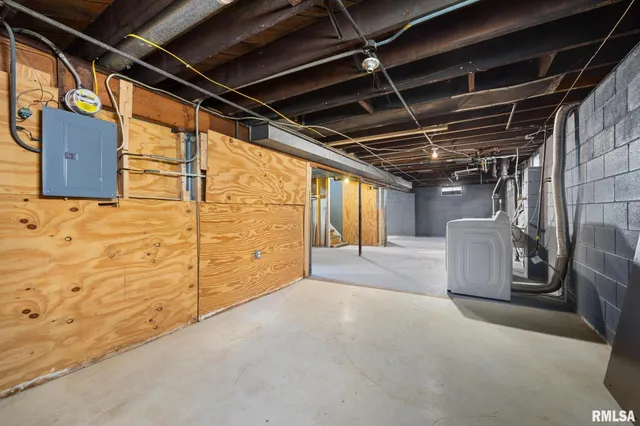 $179,900 | 803 West Meadows Place, Peoria, IL 61604