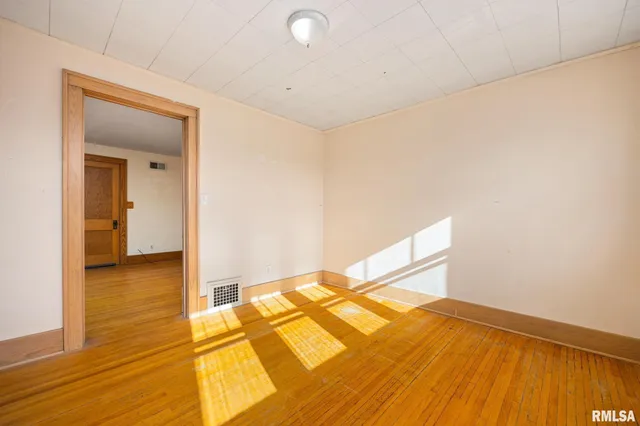 $179,900 | 803 West Meadows Place, Peoria, IL 61604