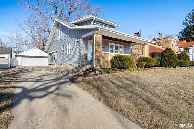 $179,900 | 803 West Meadows Place, Peoria, IL 61604