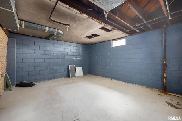 $179,900 | 803 West Meadows Place, Peoria, IL 61604