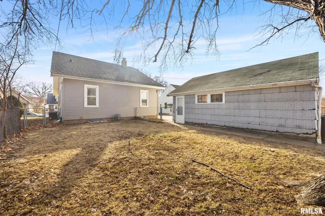 $179,900 | 803 West Meadows Place, Peoria, IL 61604