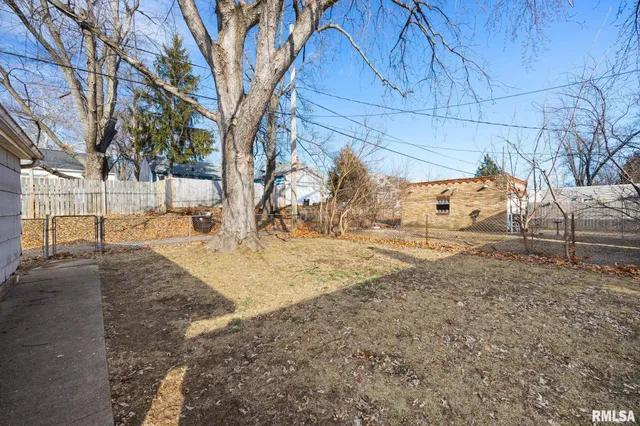 $179,900 | 803 West Meadows Place, Peoria, IL 61604