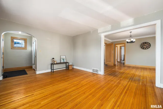 $179,900 | 803 West Meadows Place, Peoria, IL 61604