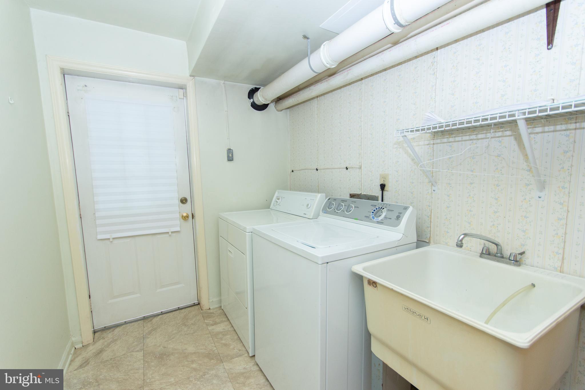 208 Carnoustie Road Dover, DE 19904 - Photo 22 of 22 Open laundry area with wash tub
