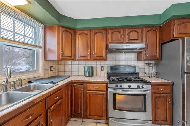 $230,000 | 907 Leroy Road, Cicero, NY 13212