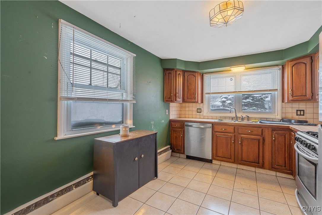 907 Leroy Road Cicero, NY 13212 - Photo 13 of 26