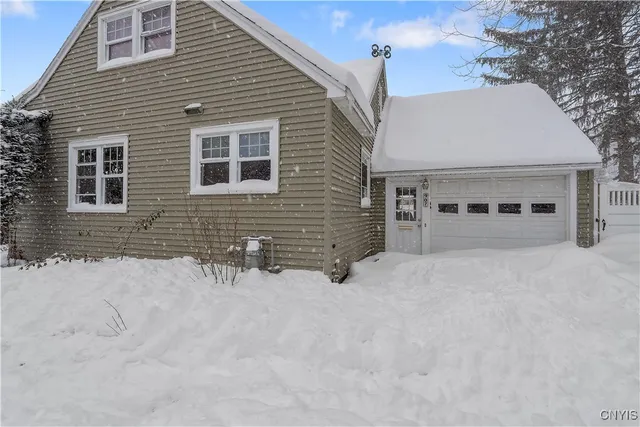 $230,000 | 907 Leroy Road, Cicero, NY 13212