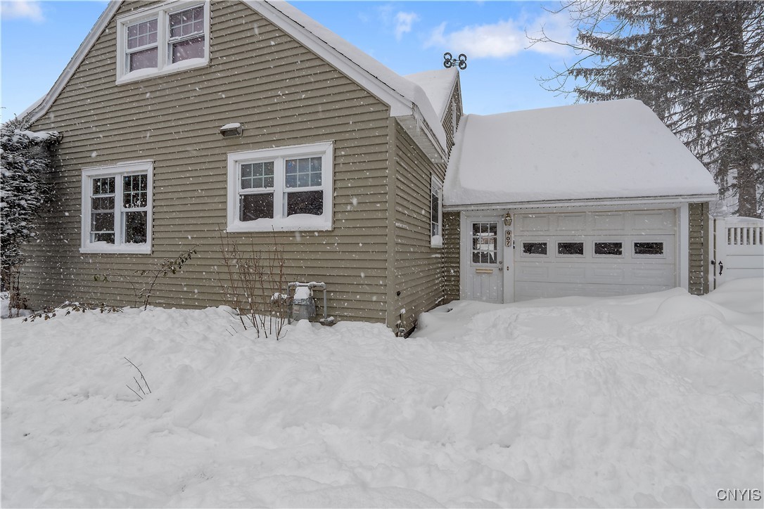 907 Leroy Road Cicero, NY 13212 - Photo 2 of 26