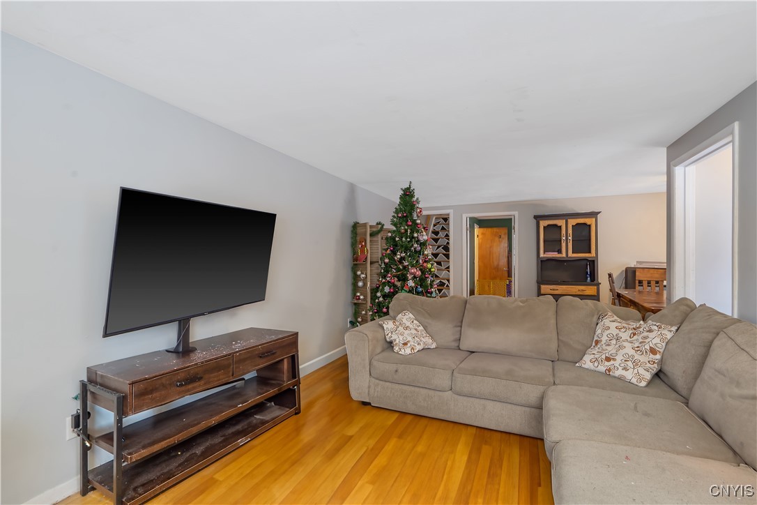 907 Leroy Road Cicero, NY 13212 - Photo 7 of 26