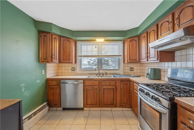 $230,000 | 907 Leroy Road, Cicero, NY 13212