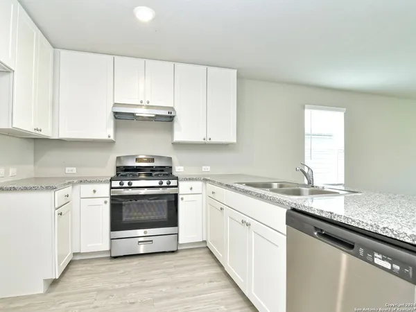 $1,935 | 9719 Mill Path, San Antonio, TX 78254