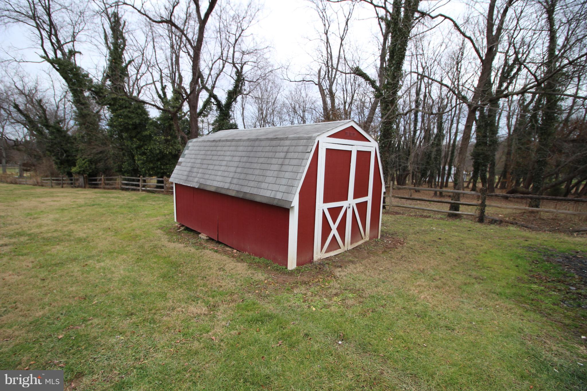 18311 Barnesville Road Barnesville, MD 20838 - Photo 11 of 33 Storage shed