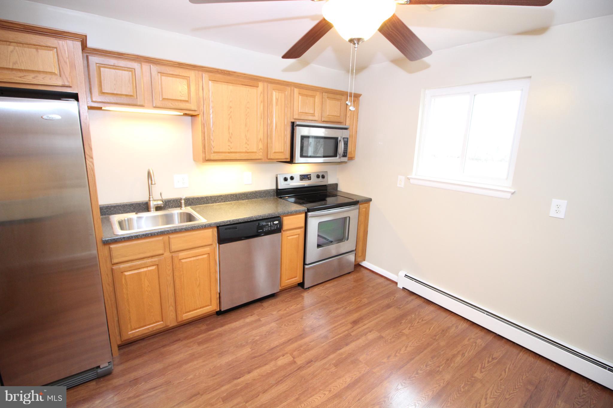 18311 Barnesville Road Barnesville, MD 20838 - Photo 13 of 33 Kitchen