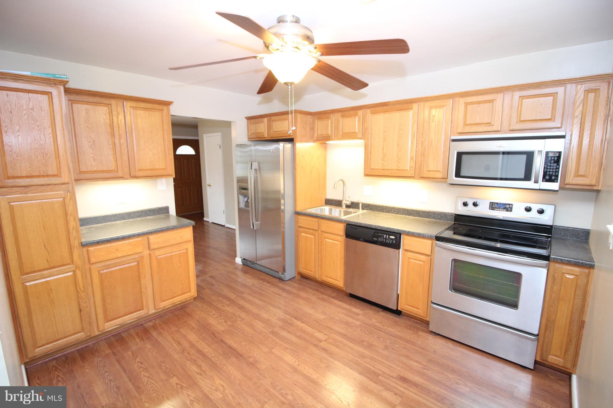 18311 Barnesville Road Barnesville, MD 20838 - Photo 14 of 33 Kitchen