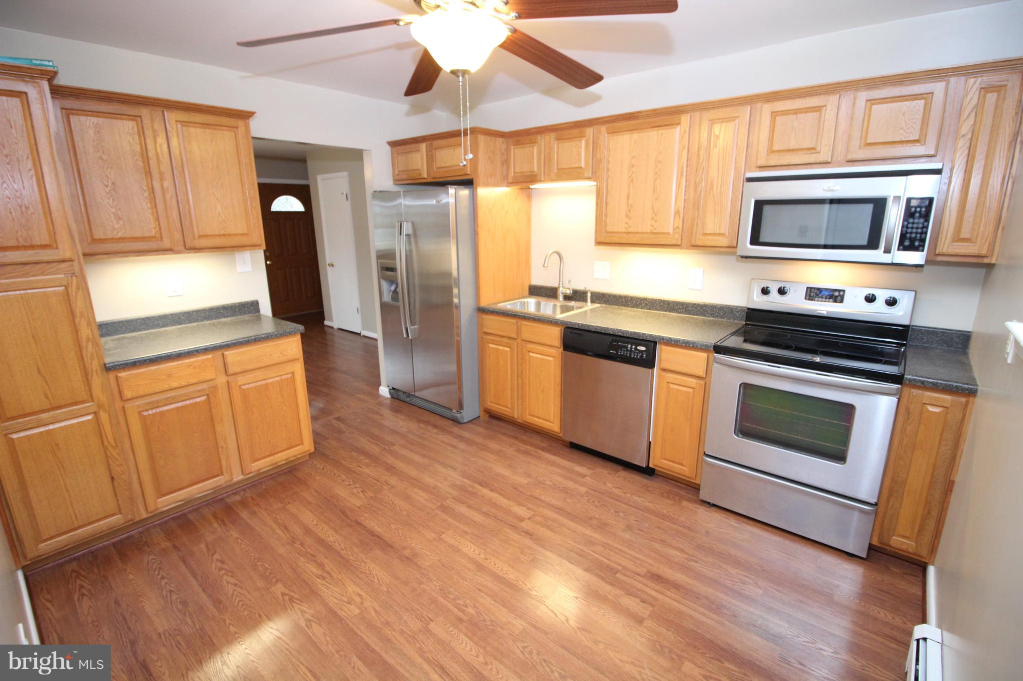 18311 Barnesville Road Barnesville, MD 20838 - Photo 15 of 33 Kitchen
