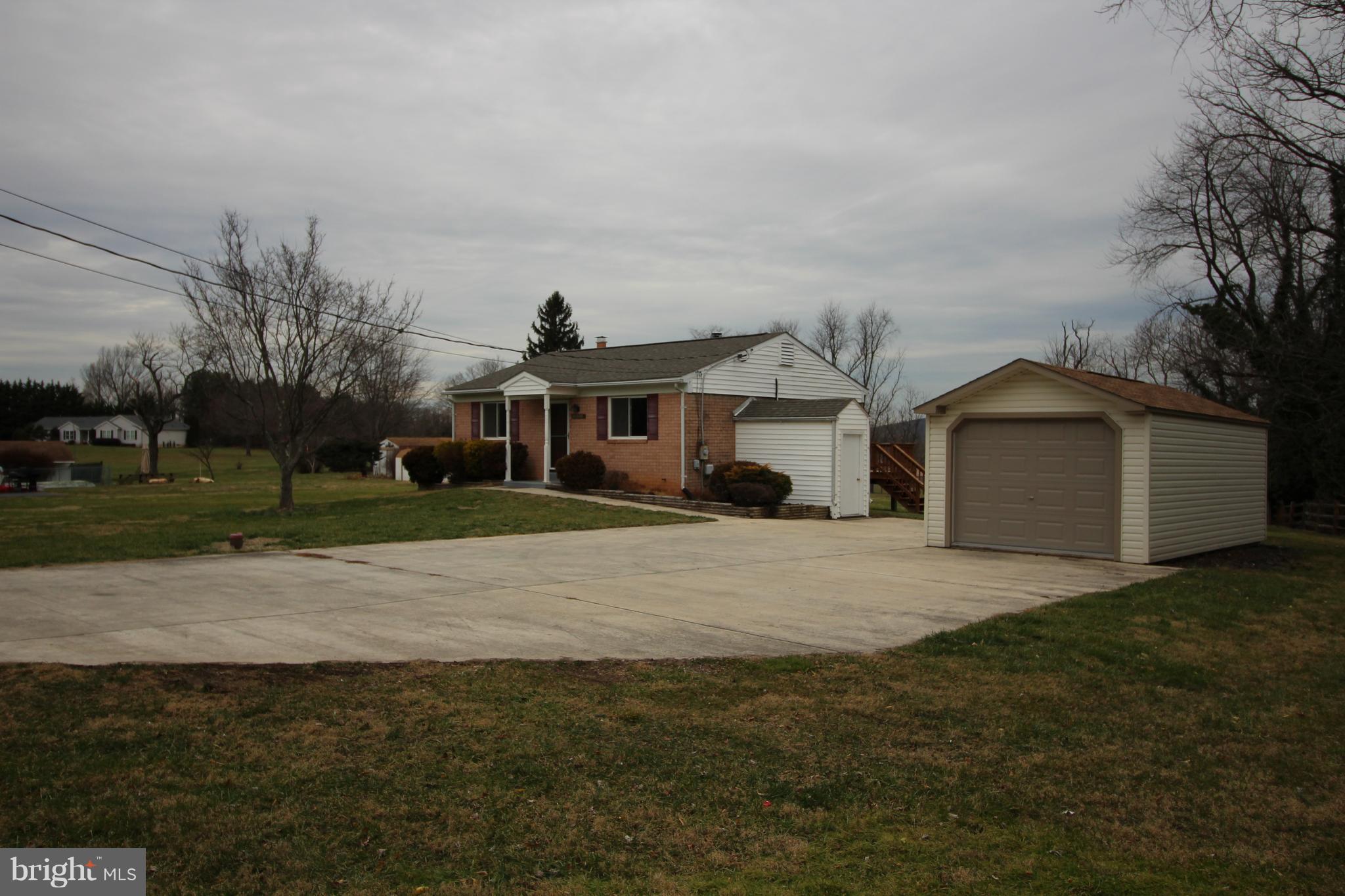 18311 Barnesville Road Barnesville, MD 20838 - Photo 3 of 33 front