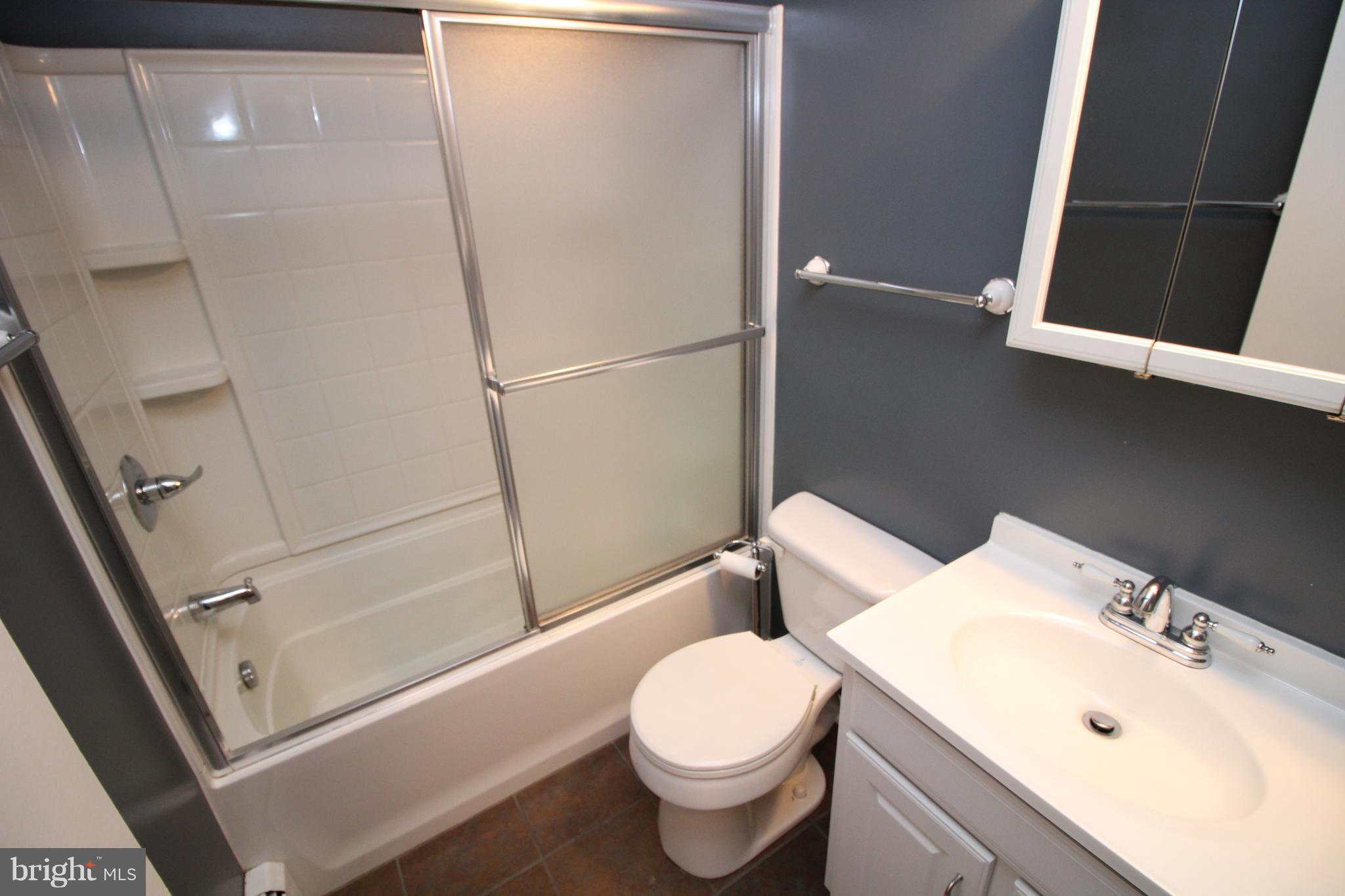 18311 Barnesville Road Barnesville, MD 20838 - Photo 26 of 33 Bathroom