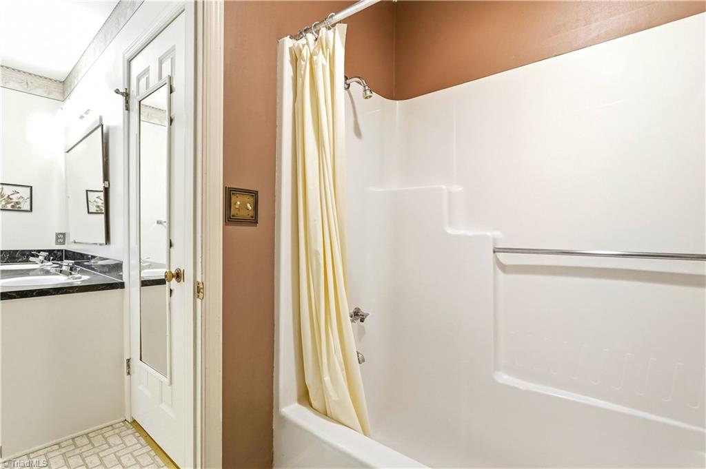612 Hertford Road Winston-Salem, NC 27104 - Photo 26 of 49