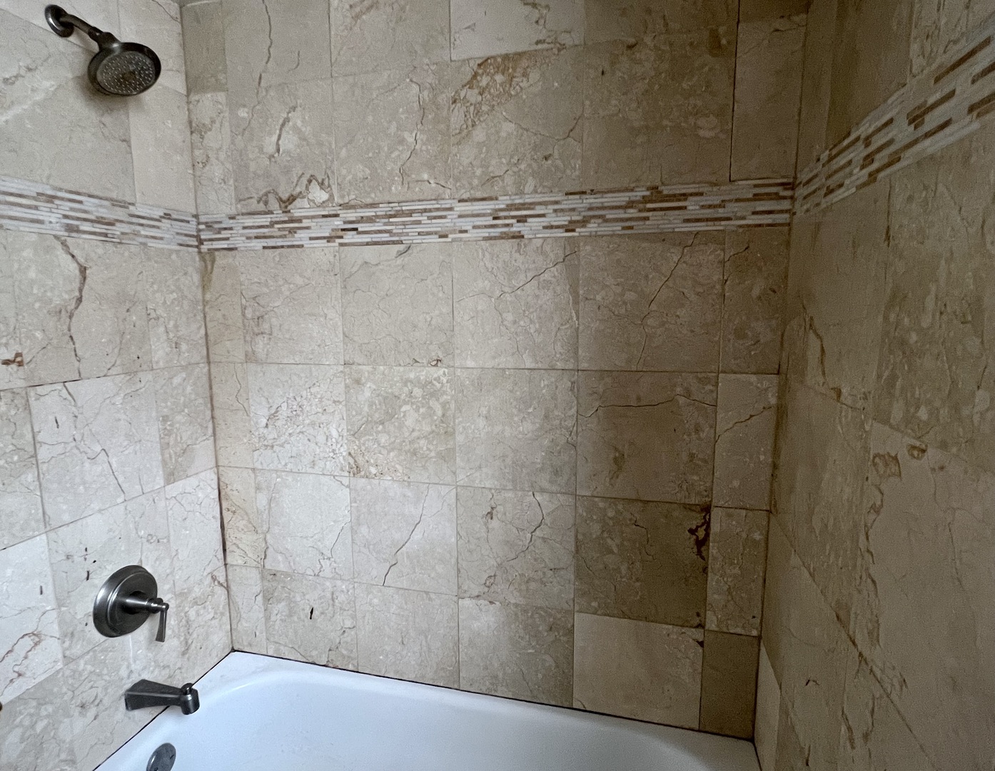 1238 North Cleaver Street, Unit 3 Chicago, IL 60642 - Photo 11 of 16 a bathroom with a bathtub