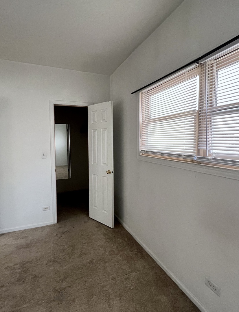 1238 North Cleaver Street, Unit 3 Chicago, IL 60642 - Photo 7 of 16 an empty room with a window