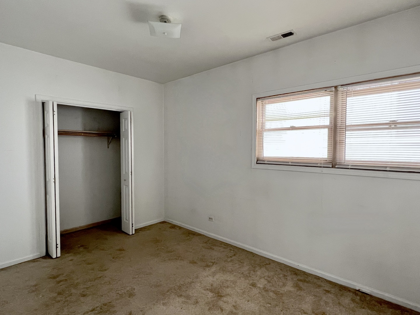 1238 North Cleaver Street, Unit 3 Chicago, IL 60642 - Photo 9 of 16 an empty room with a window