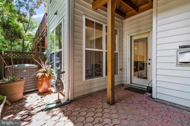 $875,000 | 232 Medlock Lane, Alexandria, VA 22304