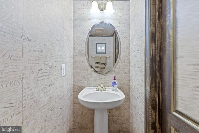 $875,000 | 232 Medlock Lane, Alexandria, VA 22304