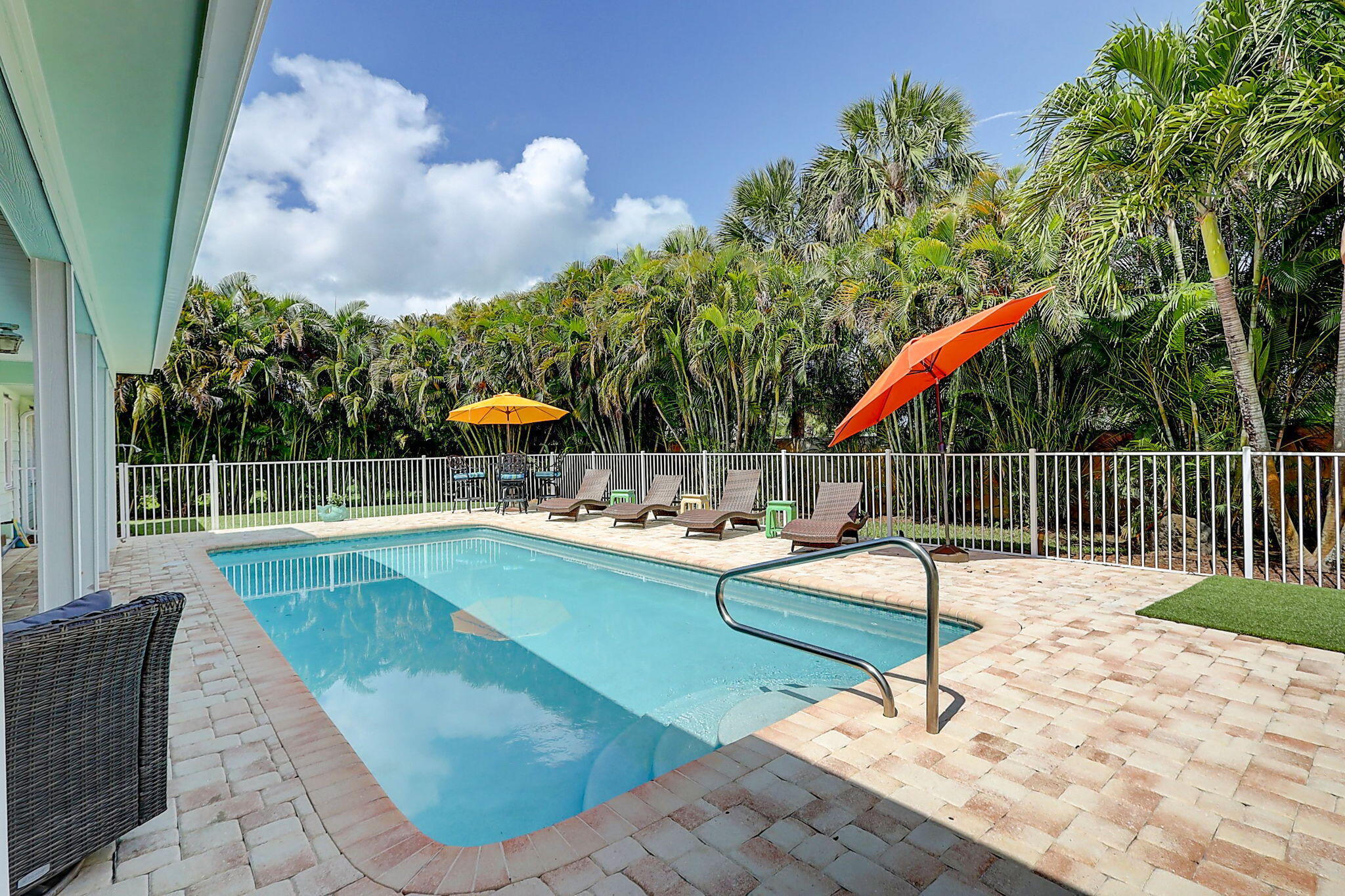 3824 Southeast Fairway East Stuart, FL 34997 - Photo 28 of 67 Great privacy
