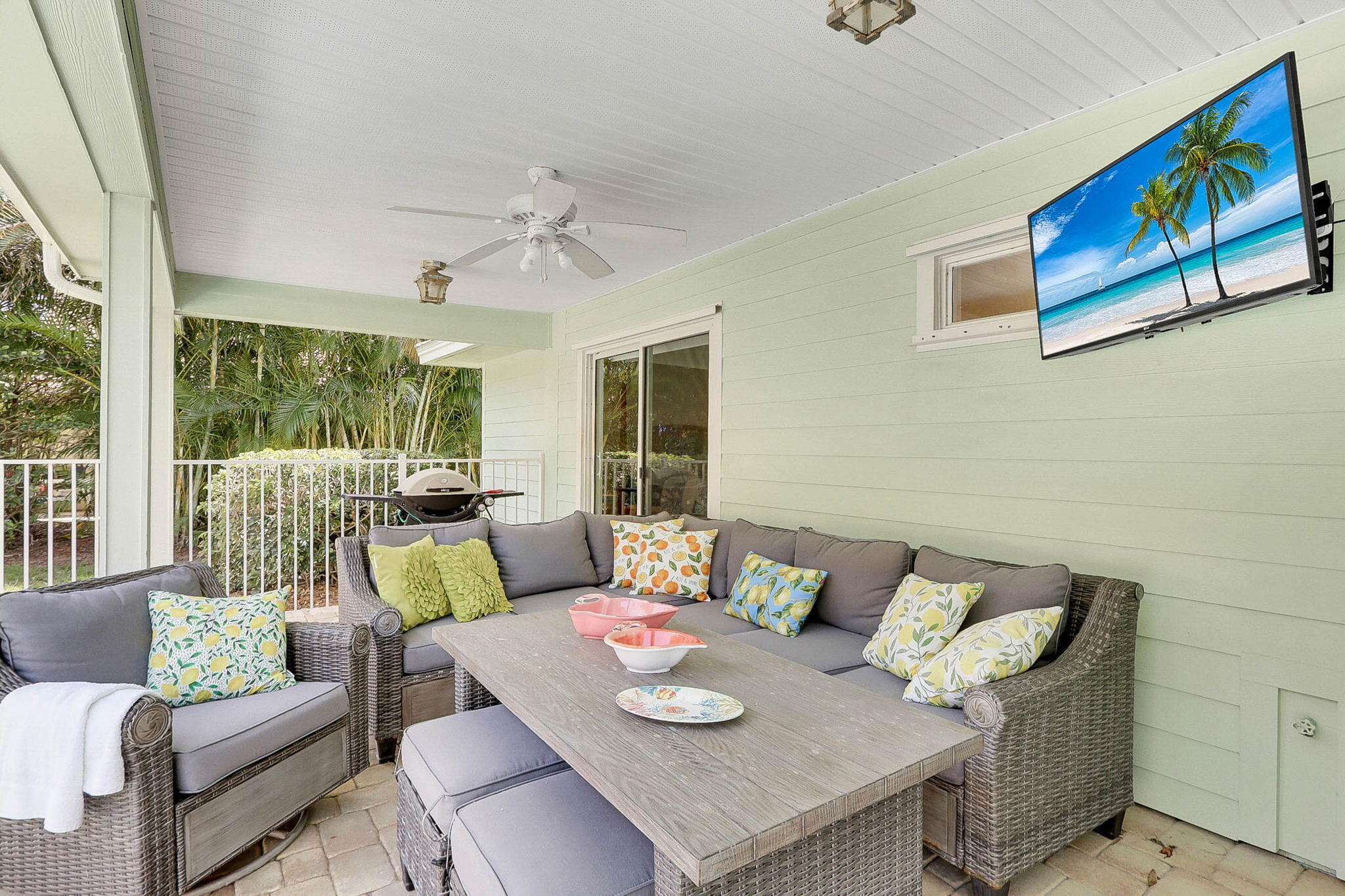 3824 Southeast Fairway East Stuart, FL 34997 - Photo 30 of 67 Outdoor lounging