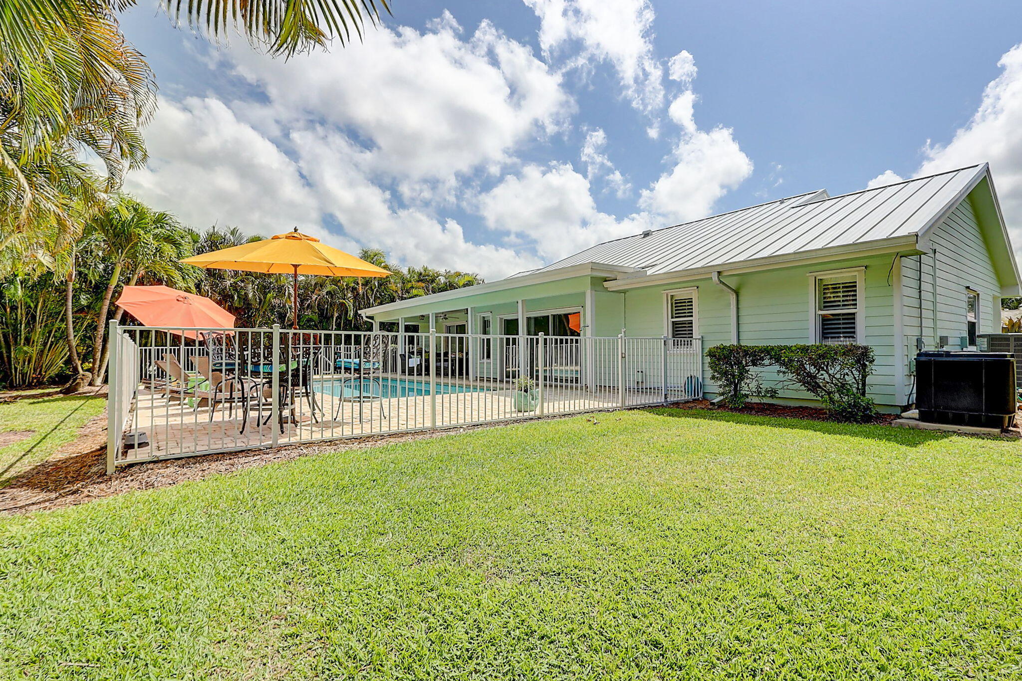 3824 Southeast Fairway East Stuart, FL 34997 - Photo 35 of 67 Private backyard