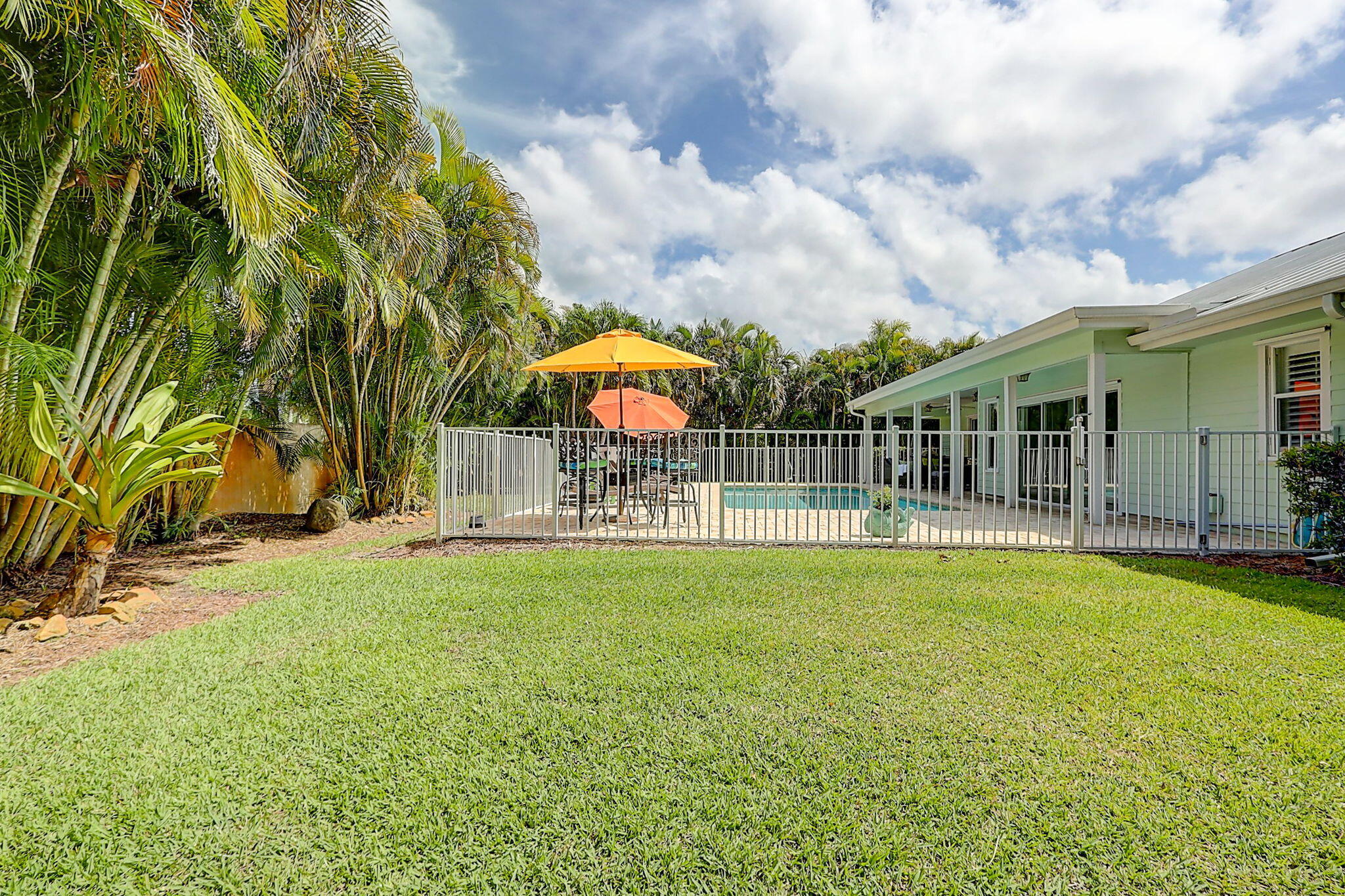 3824 Southeast Fairway East Stuart, FL 34997 - Photo 36 of 67 Whose got it better?