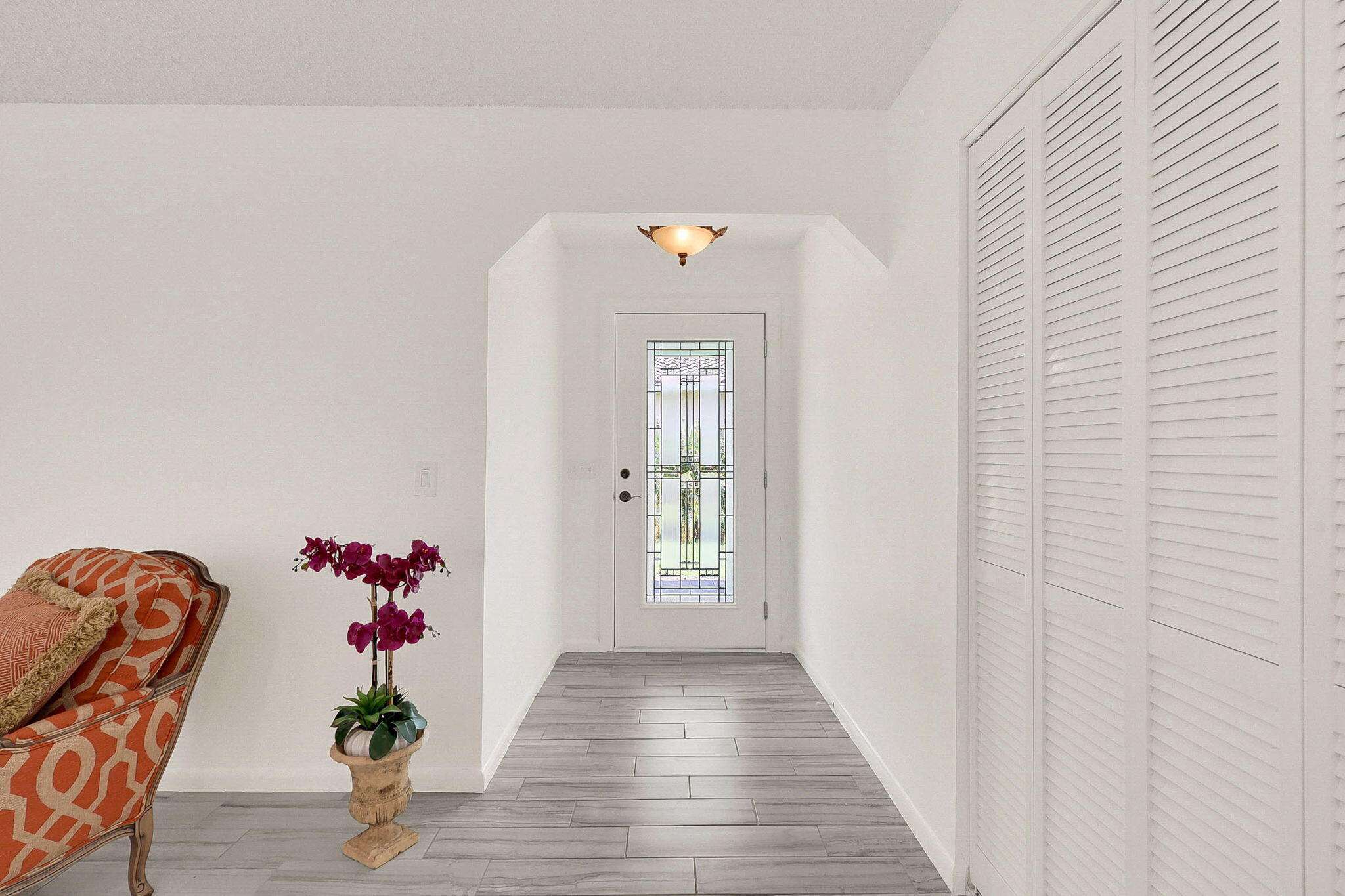 3824 Southeast Fairway East Stuart, FL 34997 - Photo 6 of 67 Entrance hallway