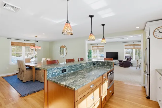 $1,300,000 | 245 Oak Hill Circle, Concord, MA 01742