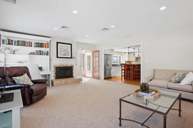 $1,300,000 | 245 Oak Hill Circle, Concord, MA 01742