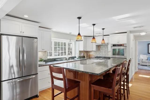 $1,300,000 | 245 Oak Hill Circle, Concord, MA 01742