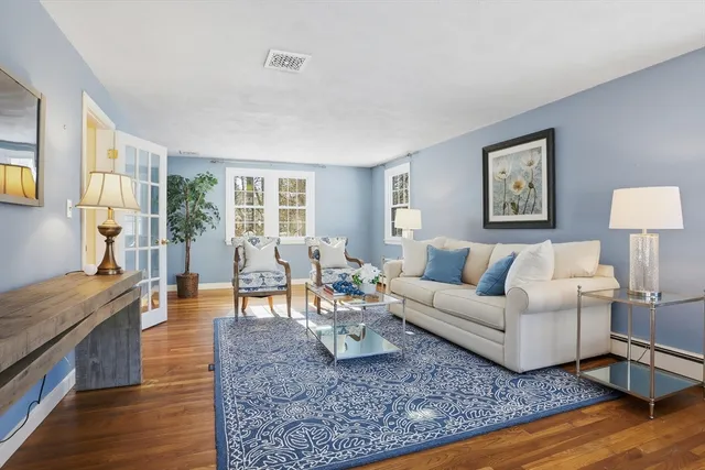 $1,300,000 | 245 Oak Hill Circle, Concord, MA 01742