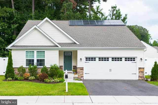 a view of house with yard and swimming pool