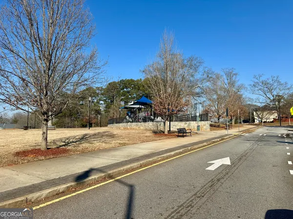 a view of yard with tree