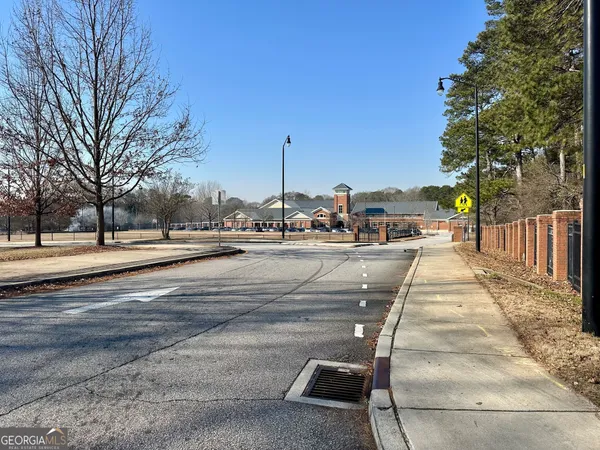 a view of a yard with a tree