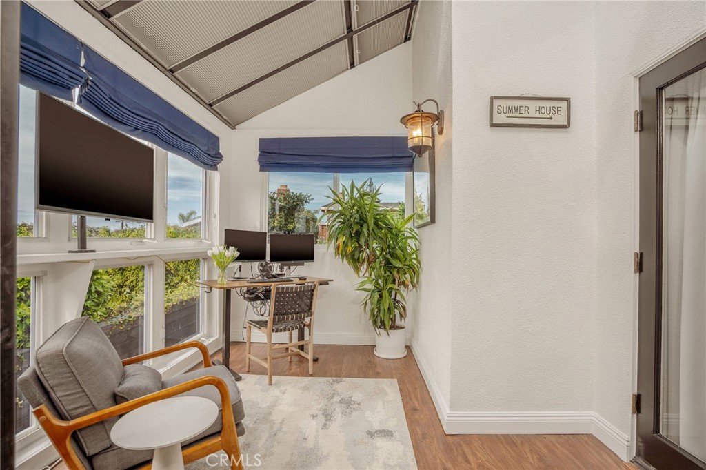 521 13th Street Manhattan Beach, CA 90266 - Photo 12 of 30 Office / Sunroom