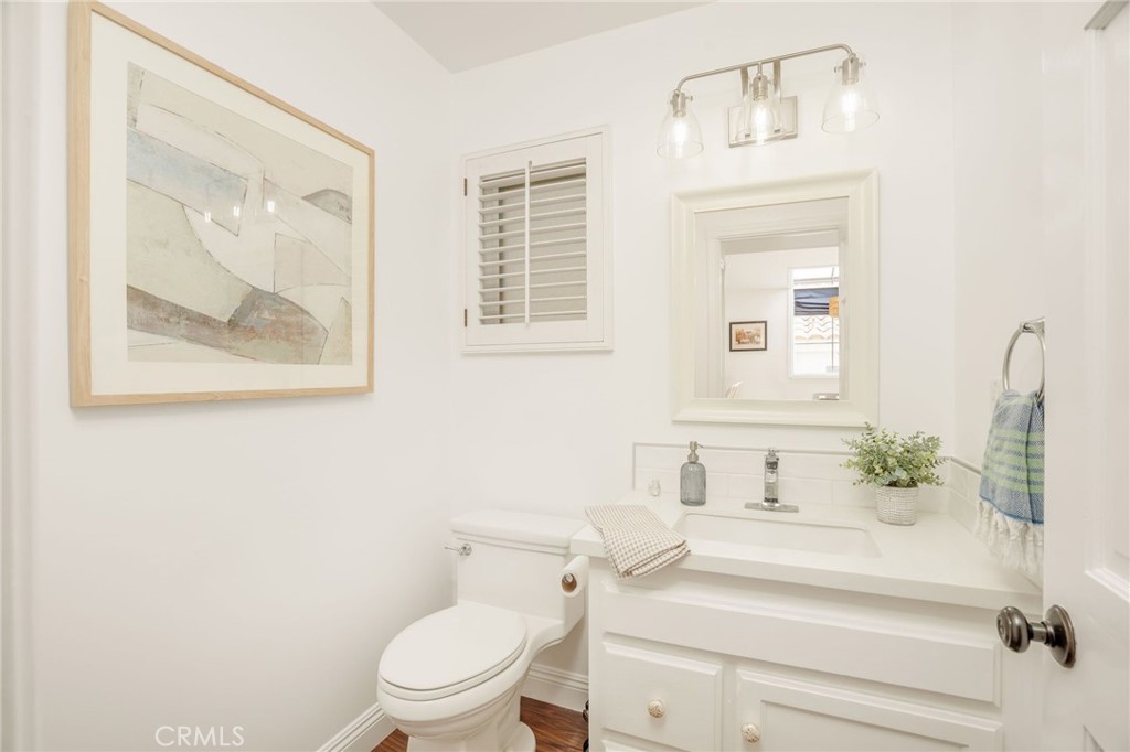521 13th Street Manhattan Beach, CA 90266 - Photo 13 of 30 Powder Room