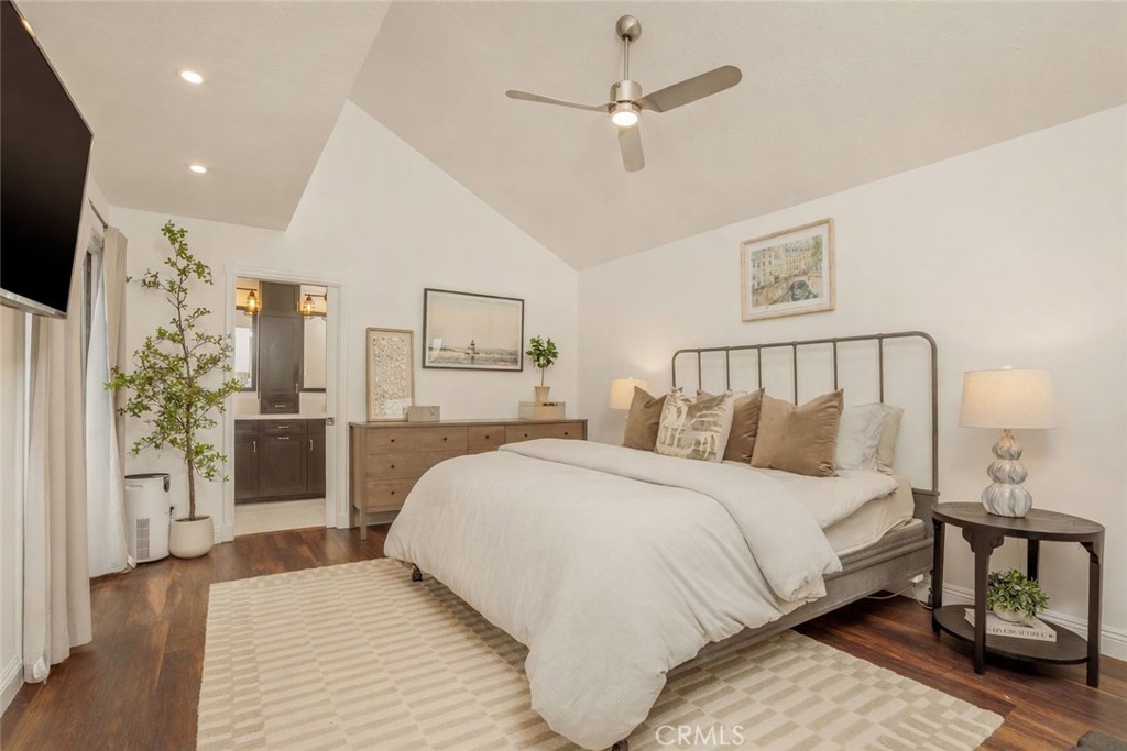 521 13th Street Manhattan Beach, CA 90266 - Photo 14 of 30 Primary Bed